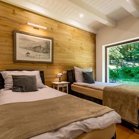 Waldhuette * Telekes