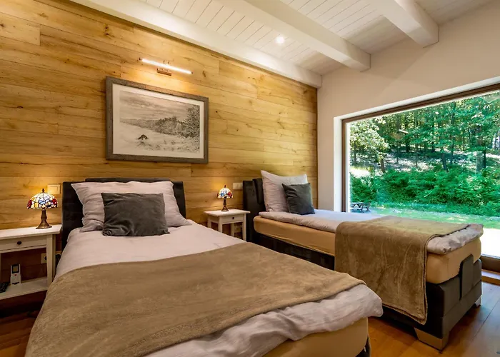 Waldhuette * Telekes